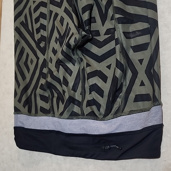 Lululemon Capri leggings size 6 - Picture 5 of 8